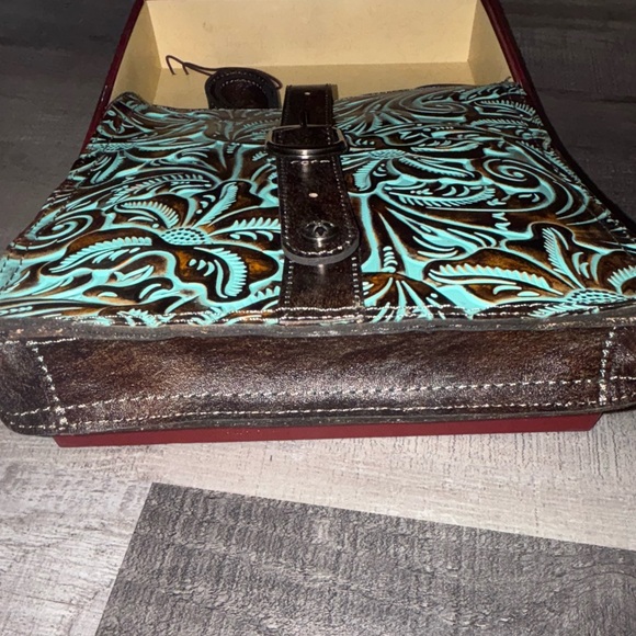 🐬Patricia Nash Venezia Tooled Crossbody Bag - Picture 5 of 10